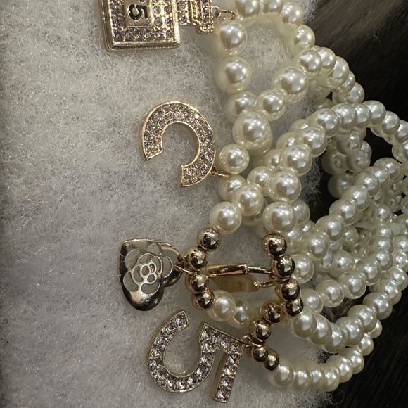 Multi-strand pearl bracelet - Picture 1 of 2
